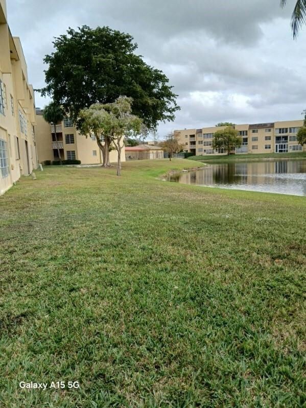6300 NW 62nd St in Tamarac, FL - Building Photo - Building Photo