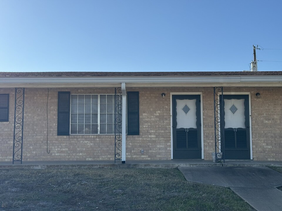 167 Northwest Dr in Fredericksburg, TX - Building Photo