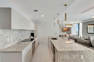 501 NE 31st St, Unit PH4302 in Miami, FL - Building Photo - Building Photo