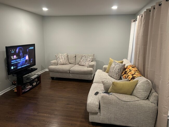 557 E Division St in Lockport, IL - Building Photo - Building Photo