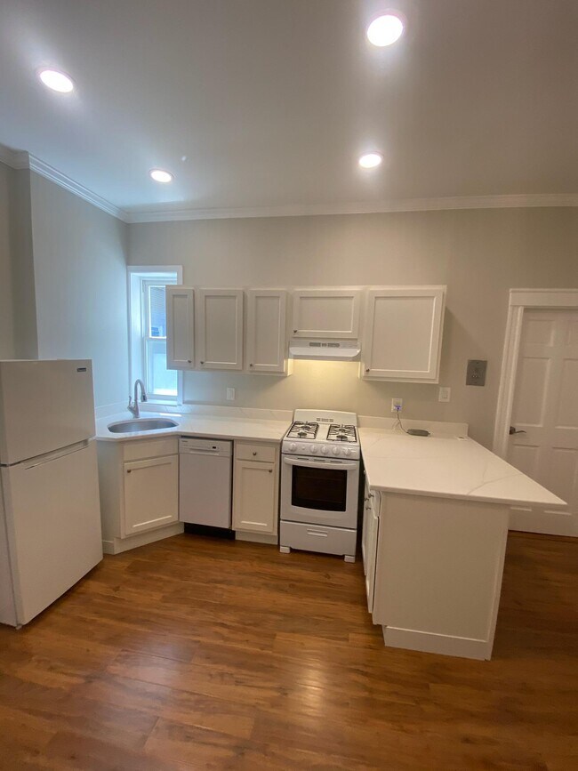 1193 Commonwealth Ave, Unit 7 in Boston, MA - Building Photo - Building Photo