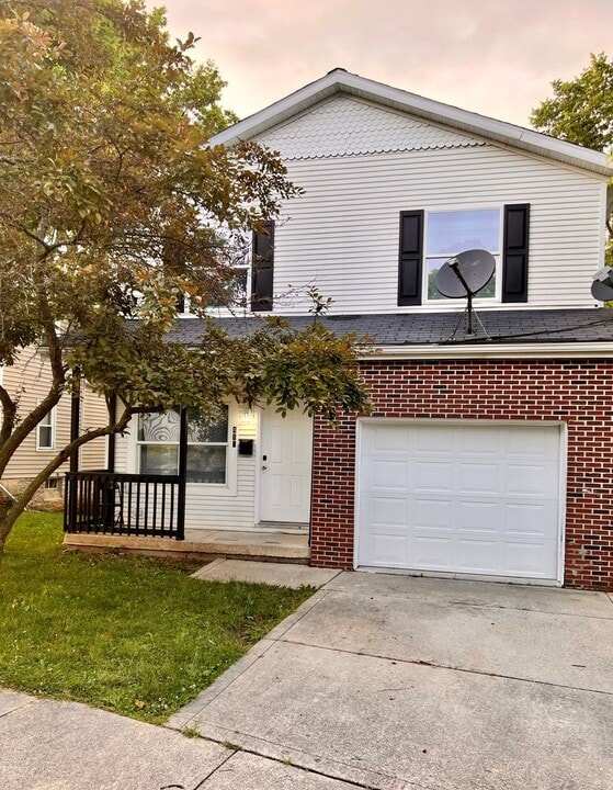 412 W Jefferson St in Springfield, OH - Building Photo