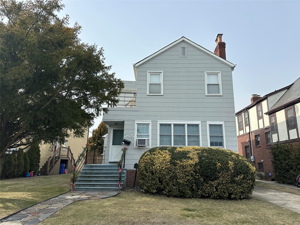 265 Franklin Blvd in Long Beach, NY - Building Photo