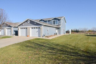 491 Pointe Ct SW in Rochester, MN - Building Photo