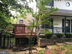 5820 Silchester St in Burke, VA - Building Photo - Building Photo
