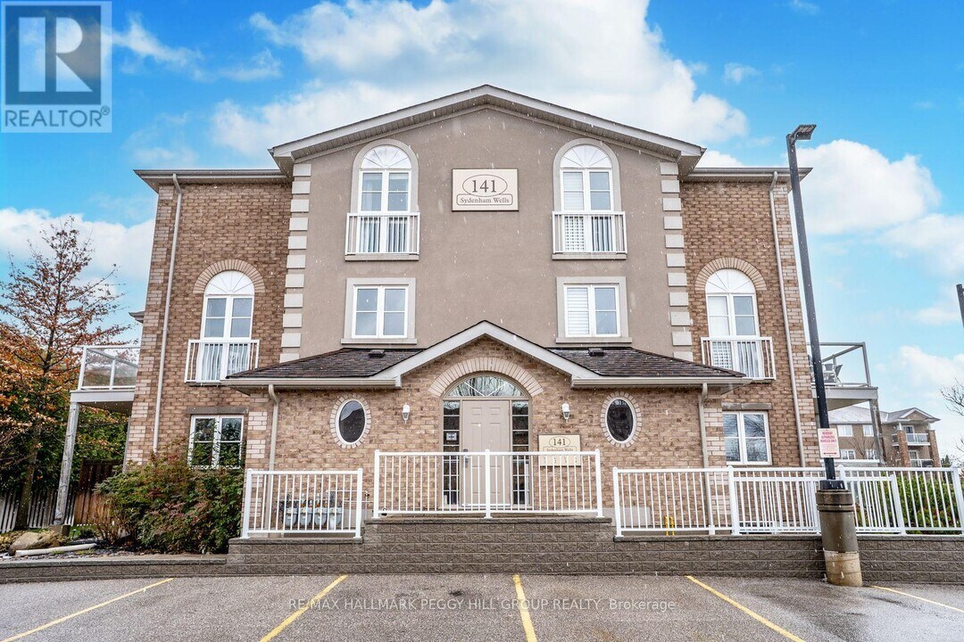 141 Sydenham Wells in Barrie, ON - Building Photo