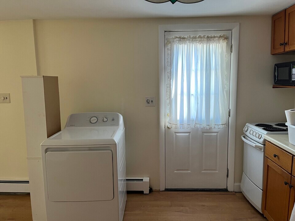 31 Bridge St in Salem, NH - Building Photo