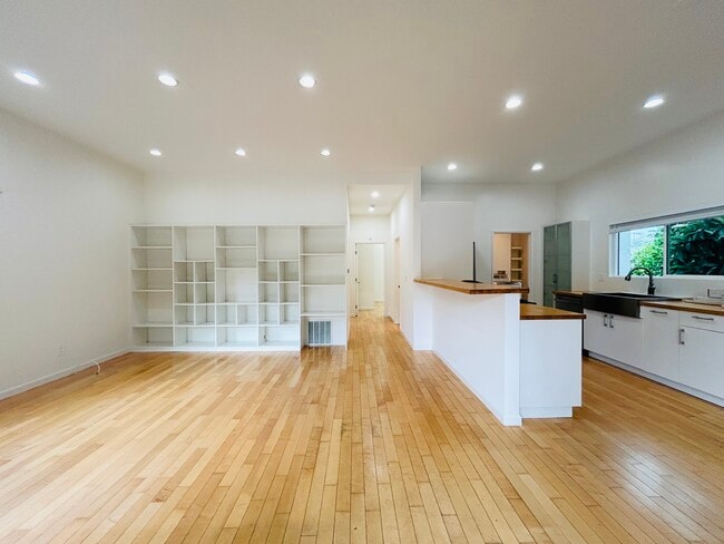 4917 Buchanan St in Los Angeles, CA - Foto de edificio - Building Photo