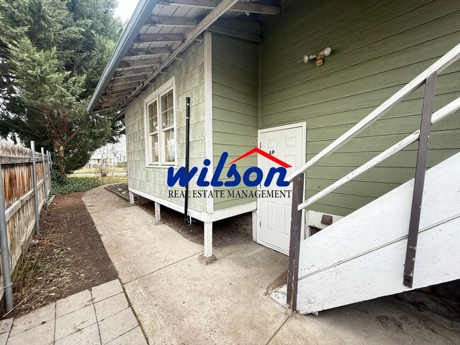 property at 506 S Naches Ave