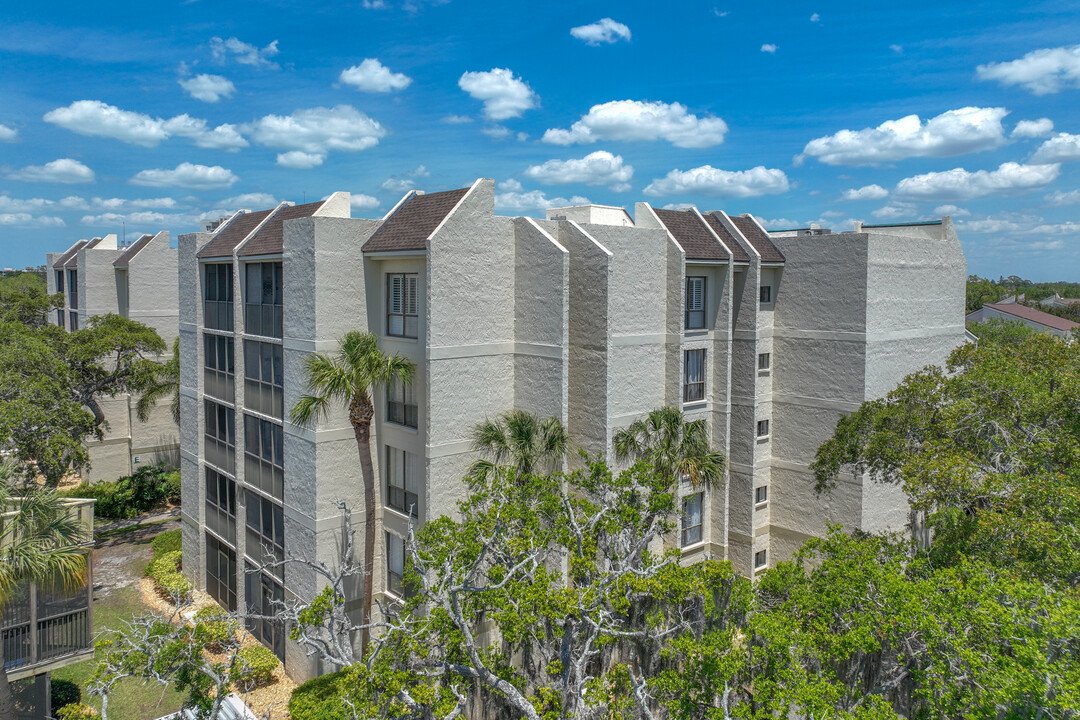 Bay Oaks in Sarasota, FL - Building Photo