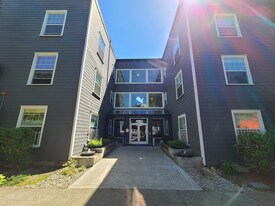 Madison View Apartments in Seattle, WA - Building Photo