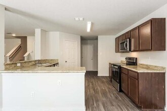 2718 Majestic Dr in San Antonio, TX - Building Photo - Building Photo