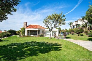 914 Caminito Madrigal in Carlsbad, CA - Building Photo