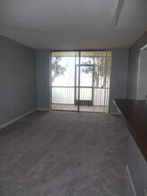 734 Executive Center Dr in West Palm Beach, FL - Building Photo - Building Photo