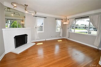 2718 S Barrington Ave in Los Angeles, CA - Building Photo - Building Photo