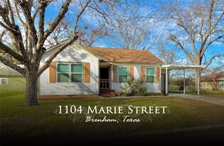 1104 Marie St in Brenham, TX - Building Photo