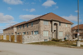 714 Townhouses in Guelph, ON - Building Photo - Building Photo