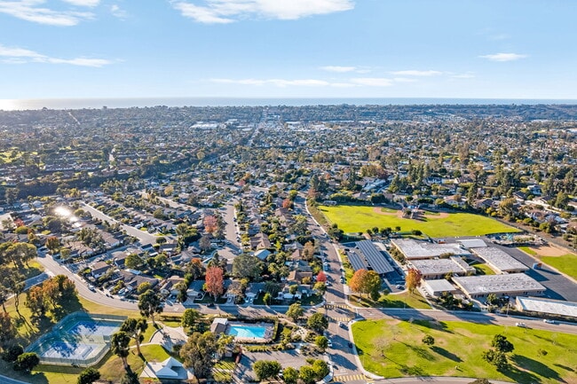 2039 Village Wood Rd in Encinitas, CA - Building Photo - Building Photo