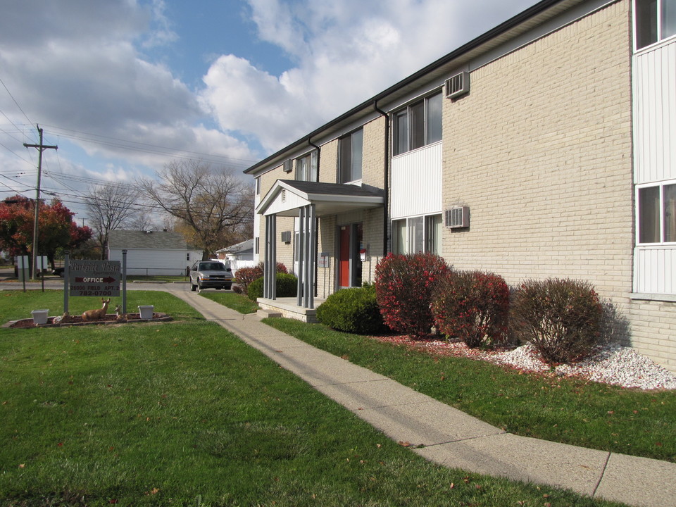 Parkside Vista Apartments in Flat Rock, MI - Building Photo