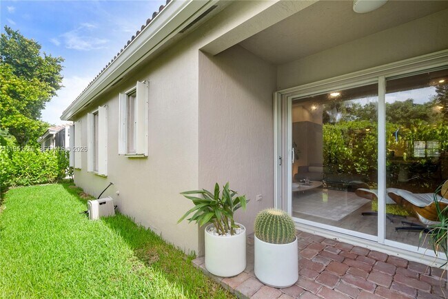 2090 Borealis Way in Weston, FL - Building Photo - Building Photo