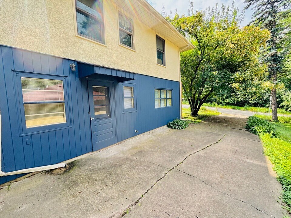 272 Xerxes Ave N in Minneapolis, MN - Building Photo