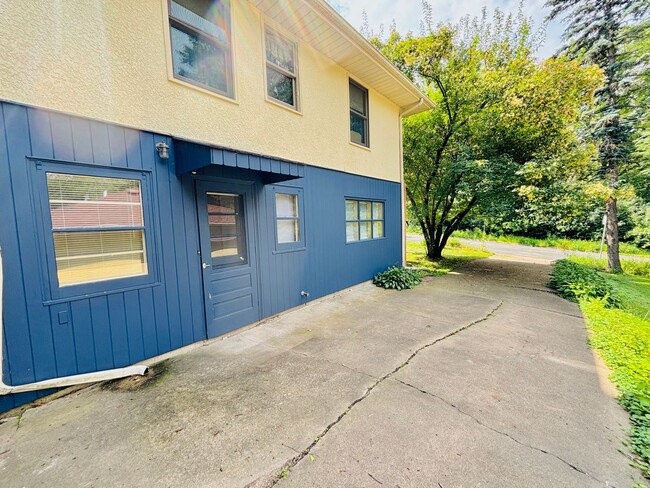 property at 272 Xerxes Ave N