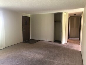 2266 Birchwood Ave in Eugene, OR - Building Photo - Building Photo