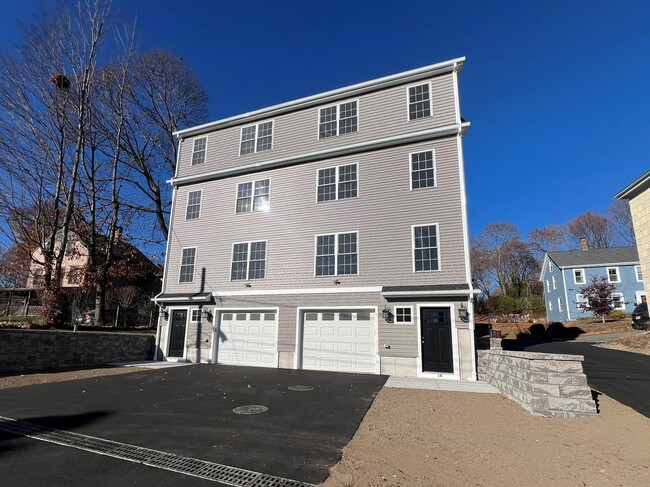 17 Belknap St, Unit 17
