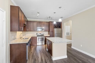 Lantower Grande Pines in Orlando, FL - Building Photo - Building Photo