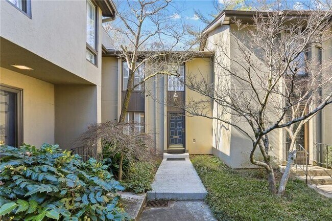 property at 36 Ivy Pkwy NE