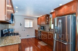 825 Bethany Dr in Pittsburgh, PA - Building Photo