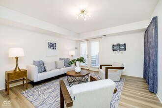 592 E Vermont St in Indianapolis, IN - Building Photo - Building Photo