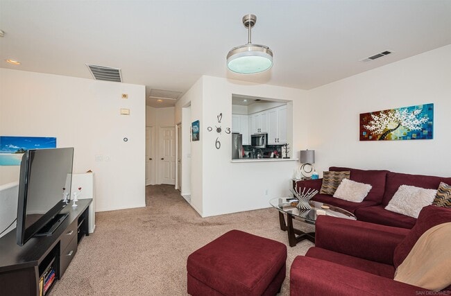 6127 Rancho Brida in Carlsbad, CA - Foto de edificio - Building Photo