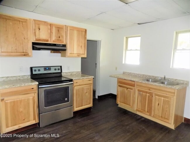 513 Washington Ave in Jermyn, PA - Foto de edificio - Building Photo