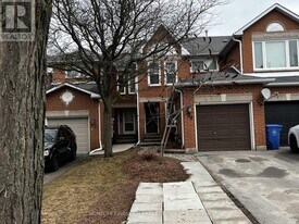 79 Cashel Ct in Aurora, ON - Building Photo