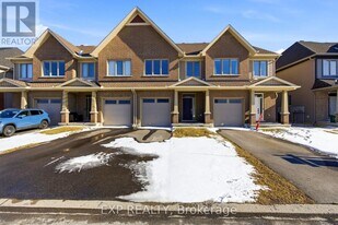 110 Jardiniere St in Ottawa, ON - Building Photo