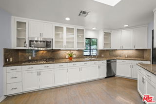 1581 Clear View Dr in Beverly Hills, CA - Building Photo - Building Photo