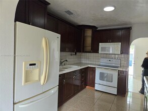 7785 SW 36th St in Miami, FL - Building Photo - Building Photo