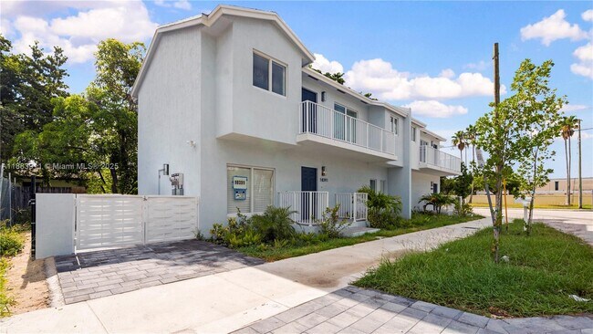 18395 SW 103rd Ct in Miami, FL - Building Photo - Building Photo