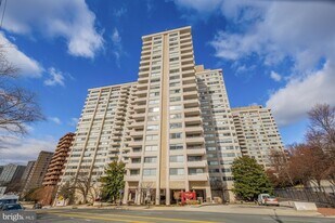 4515 Willard Ave in Chevy Chase, MD - Building Photo