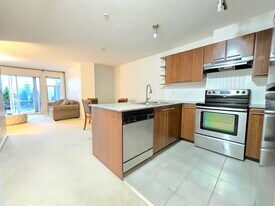 4728 Brentwood Dr in Burnaby, BC - Building Photo