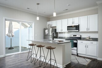 Forest Hill Villas in Chattanooga, TN - Foto de edificio - Building Photo