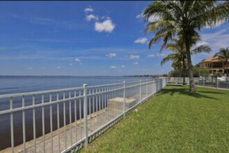 5640 Shaddelee Ln W in Ft. Myers, FL - Building Photo - Building Photo