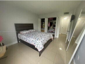 8860 Fontainebleau Blvd, Unit 506 in Miami, FL - Foto de edificio - Building Photo