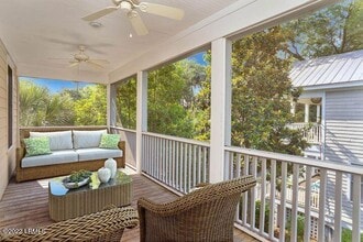 2 Battery Point Ln in Beaufort, SC - Building Photo - Building Photo