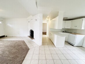 13413 Minuteman Dr in Draper, UT - Foto de edificio - Building Photo