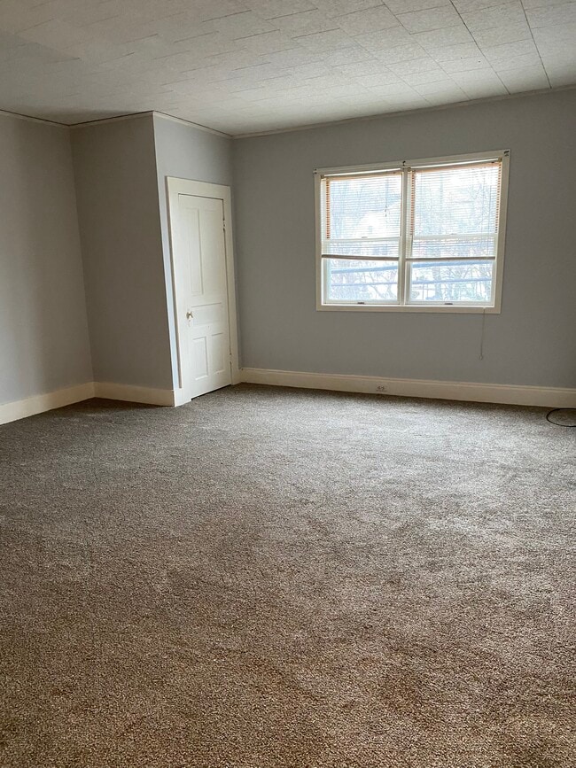 498 N Main St, Unit 2nd Floor Walkup in Archbald, PA - Foto de edificio - Building Photo