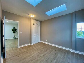 1217 N Virgil Ave in Los Angeles, CA - Building Photo - Building Photo