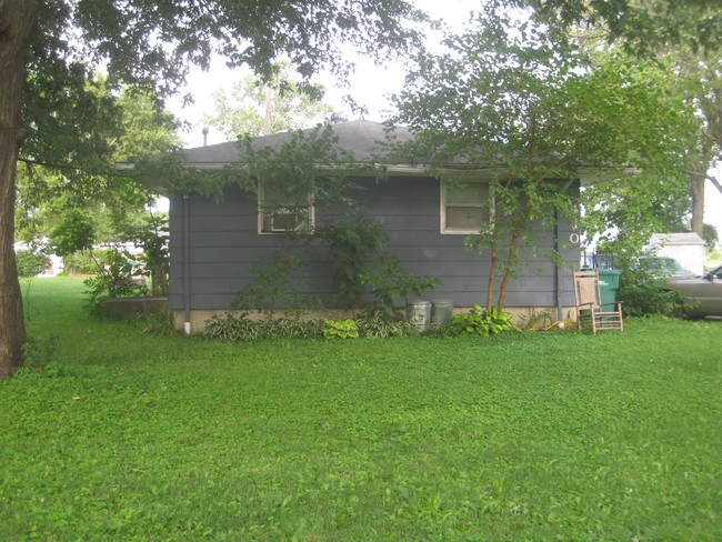 410 N Lennox St in Braceville, IL - Foto de edificio - Building Photo