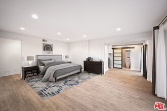 8657 Valley Flores Dr in Los Angeles, CA - Building Photo - Building Photo